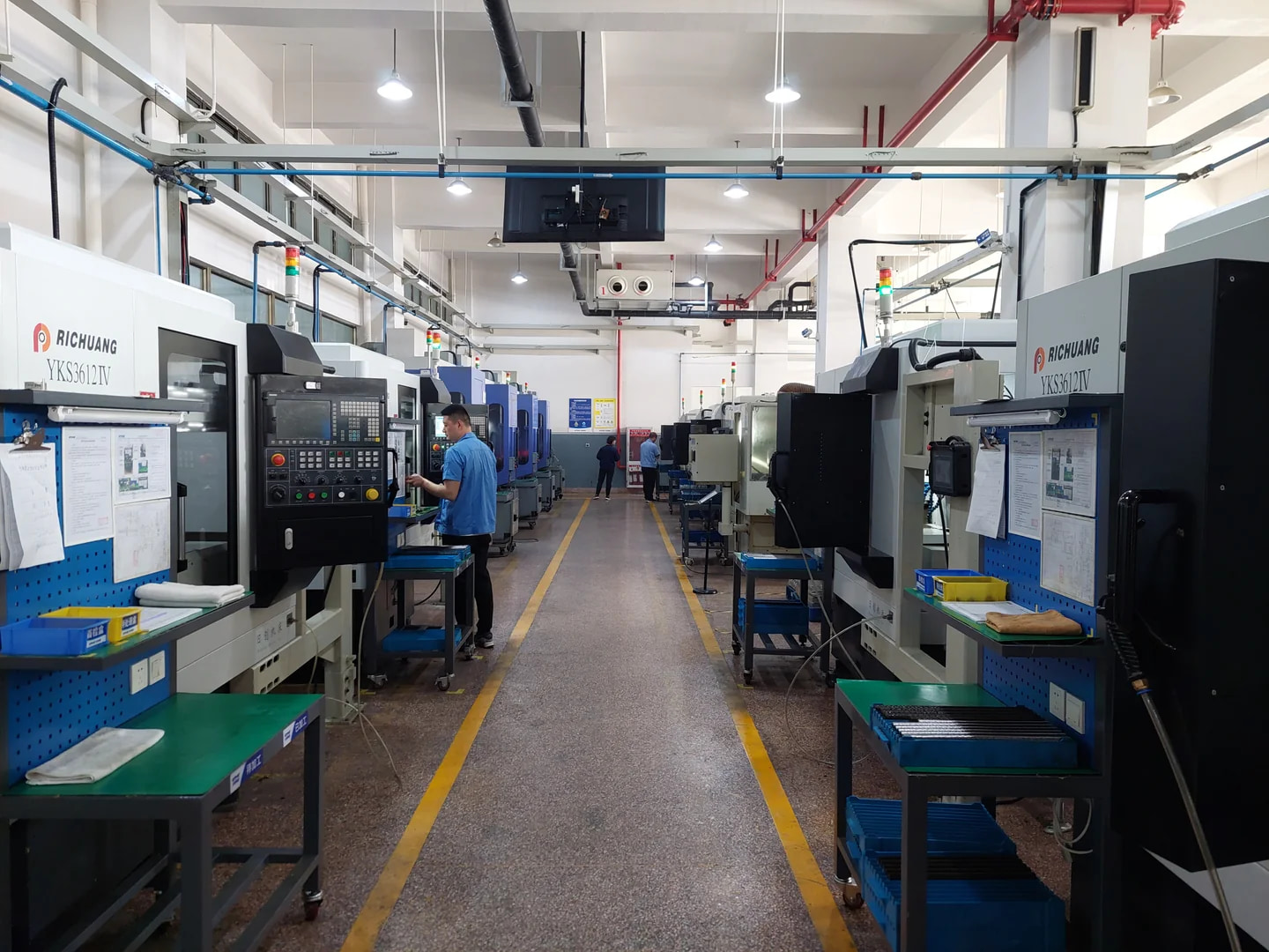 Operators and production machines in the MEIRENTE workshop